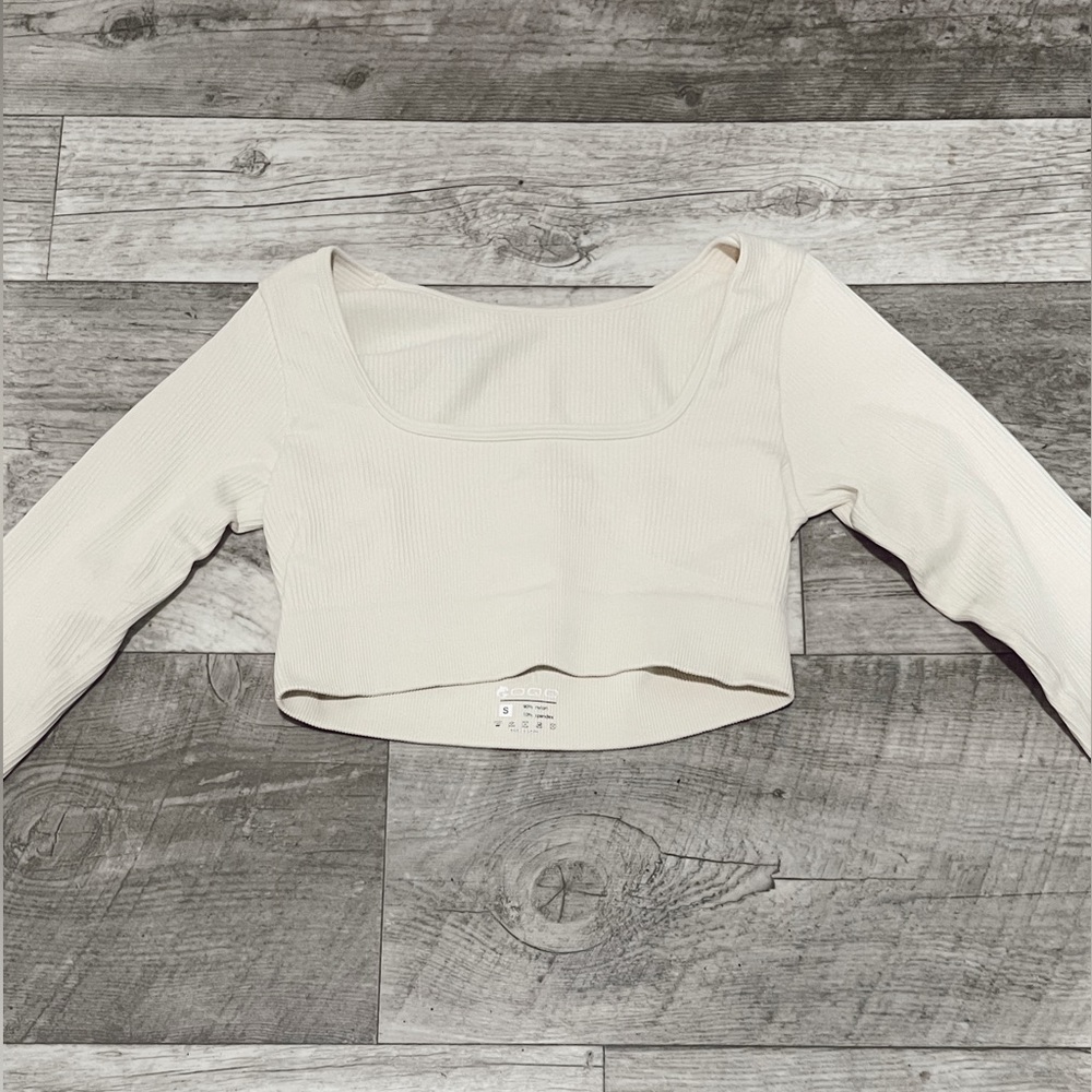 square neck long sleeved crop top